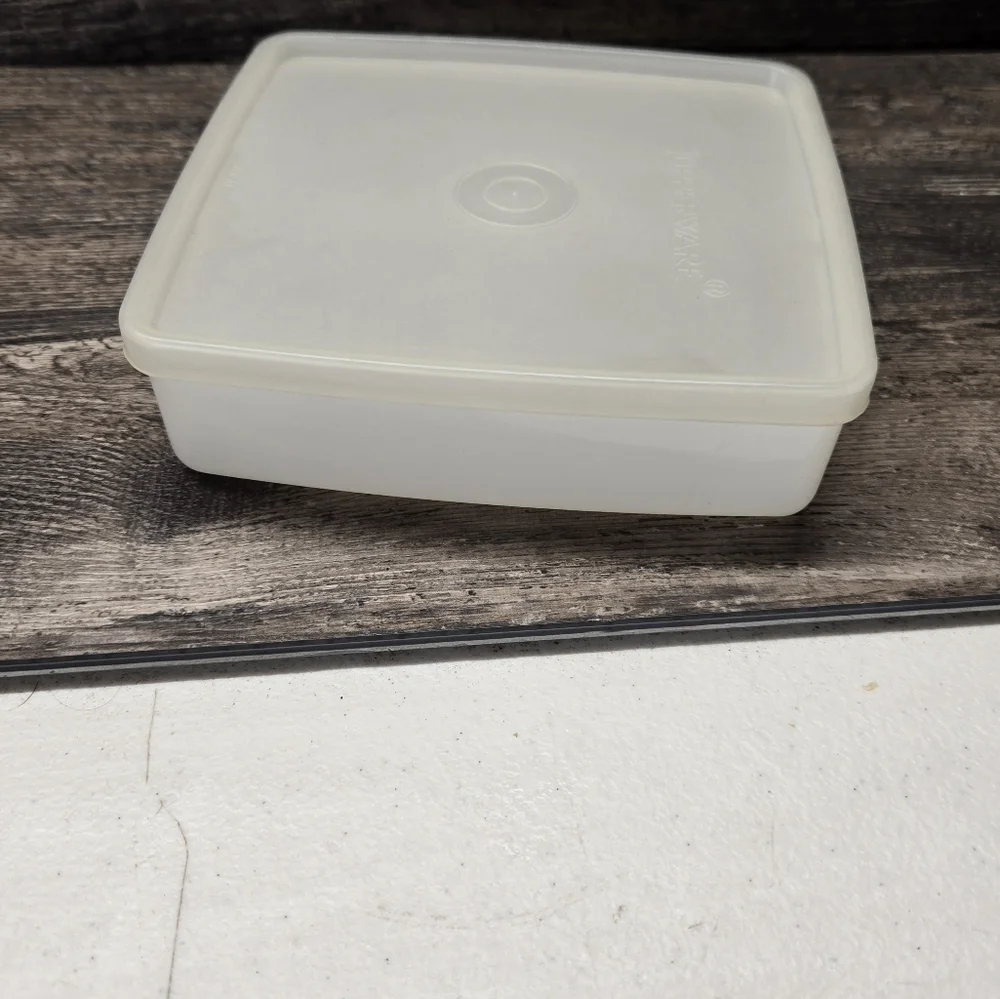 Vintage TUPPERWARE Clear 670-38 Sandwich‎ Cheese Keeper with clear lid